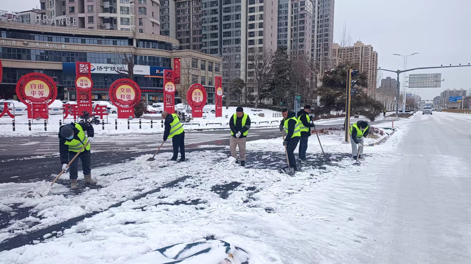 除冰雪 保安全 | 信華集團(tuán)積極開展清雪除冰行動